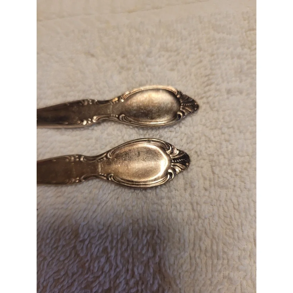 2 PRECIOUS MIRROR 1954 Wm Rogers International Silverplate Salad Forks No monos